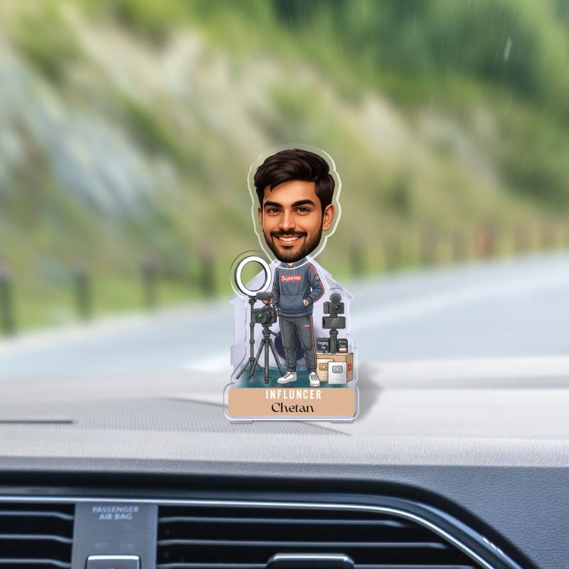 Personalized Infulencer Man Bobblehead Caricature with Battery Powered Moving Head Feautre Gift for Influencer Office & Home Desk Tabletop Decor Creativity Gift Items for Man